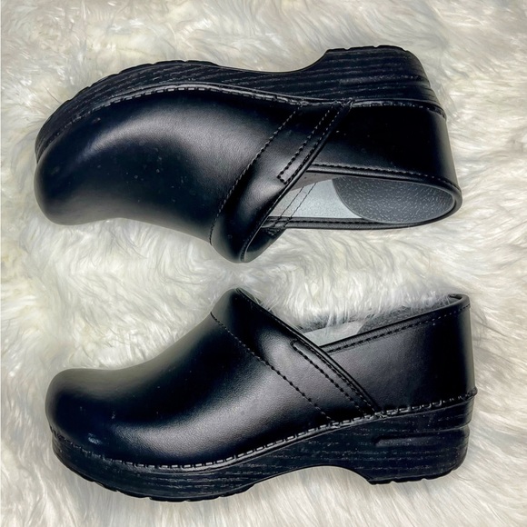 Dansko Professional Black Leather Clog - Picture 10 of 13